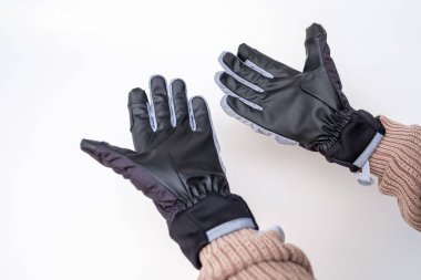 Kış sporları için özel kayak eldivenleri, yalıtılmış, koruyucu, kışa hazır eldivenler, uygun kayak, snowboard, soğuk hava aktiviteleri, soğuk hava modası, pratik kış aksesuarları