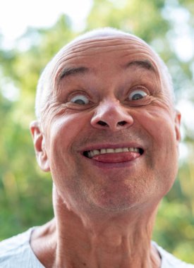 Oyuncu ifadeli son sınıf öğrencisi, spontane an, gerçek hayattaki gerçek tepkiler ve karakter, zihinsel sağlık sorunları, açık yürekli jest insan duyguları, modern yaşam baskıları