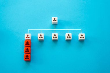 Takımdaki casuslar. Casus köstebek. İçeriden birinin verilerini emiyor. Manipülasyon ve şantaj. Casusluk, sahte bir isimle yasadışı giriş. Suçlularla işbirliği. Rüşvet, güvenlik ihlali.