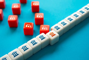 Banka düştü. Finansal sistemin stres testi. İflas, bankacılık krizi tehdidi. Mal varlığının likiditesi kötü. Sorunlu kredilerin yüksek yüzdesi. Kayıpların acısını çek. Düşen gelir, yaklaşan davalar.