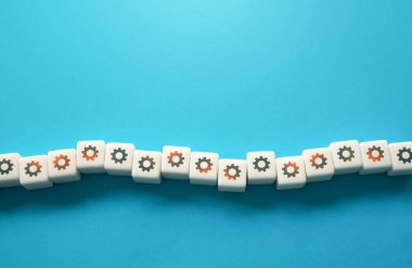 Maliyetleri olan işlevsiz bir işlem zinciri. Optimizasyon eksikliği, kötü durumda. Hasarlı dişliler ve bozuk mekanik konsepti. Verimliliği arttırın ve kayıpları azaltın. Verimliliği arttırmak