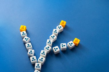 Bağış topluyorum. Ekip para ve üretken iş için yaratıcı fikirler buluyor. İşinizi başarıya taşıyın. Yatırımlar, finansman ve sponsorluk cazip.