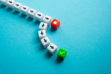 Son dakikada fikrinizi değiştirin. Bir galibiyetle bu durumdan kurtul. Yoldan sapmak, hedefi başarıyla tamamlamak. Planı ayarla ve başarısızlığı önle. Reddedilmeyi kabul etme, kabullen.