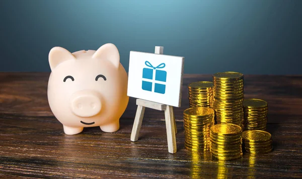 Receba Presente Para Investimentos Depósitos Bancários Piggy Bank Está Feliz — Fotografia de Stock