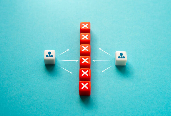 коммуникационный барьер между людьми. Ограничения, отсутствие медиации. Недоразумение Перерывы в контактах, отсутствие связи. Существует недостающее звено