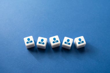 Adaylardan oluşan bir ekip topla ve yönet ve işlerini optimize et. İnsan kaynakları. Anlaşmazlık ve güvensizlik. Kötü takım çalışması. İş ilişkilerini geliştir ve takımı etkin kıl..