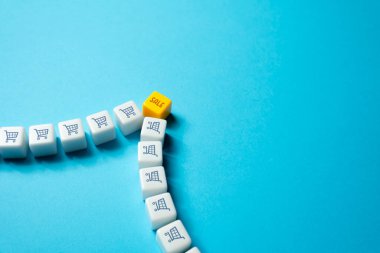 Büyük indirim. Terfi ve indirimler. En iyi özel teklifler. Pazarlama, sadakat programları ve indirimler. Tüketici tercihleri. Birçok alıcıyı cezbetmek. Bum satın almak. Reklamcılık
