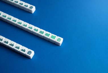 Göstergelerle başarılı bir iş. En iyi çıkış. Reklam ve pazarlama. Yüksek satışlar elde et. İş performansı. Damgalama. İyimserlik ve başarı. Piyasadaki rakipleri yenmek.