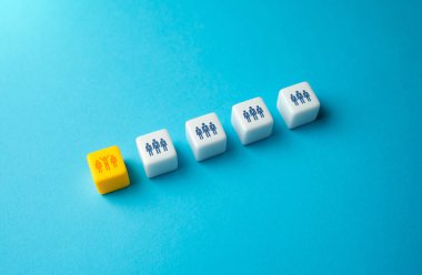 Kontrat imzalama yarışmasını kazanan takım. Ayın takımı. Finansal destek kazan. Müteahhit seçmek..