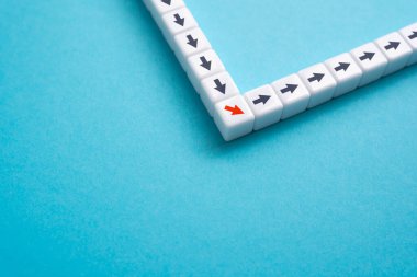Fikrini değiştir. Başka bir yön ve hareket tarzı seçin. Planlar değişti. Daha iyi bir fikir bul. Sezgi, ilham, ikinci nefes. Yaratıcılık ve yaratıcılık.