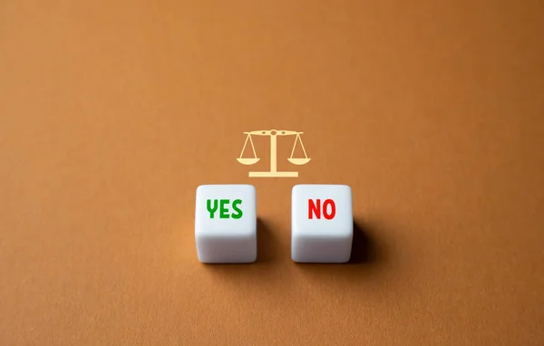 Weigh everything for yes or no. Dispute resolution in court. Choice between acceptance and rejection. Weighing the pros and cons. Decision making, voting.