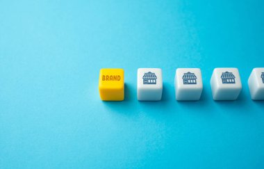 Marka farkındalığı bir işin tanıtımına yardımcı olur. Bir isim yap ve kendini tanıt. Güven ve şöhret. Popülerlik artıyor. Pazarlama reklamı. Yeniden markalaşma. İtibar. Kendi bayilik işini kurarsın..