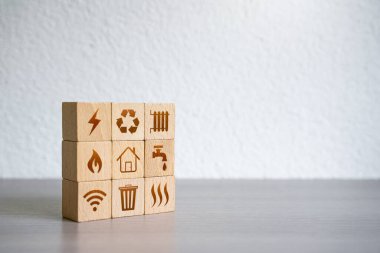 Ev ve kamu hizmetleri. Elektrik, ısıtma, su ve gaz. Akıllı ev. Enerji verimliliği. Faturaları ödüyorum. Konut standartları. Fiyatlar ve maliyetler. Evin bakımı..