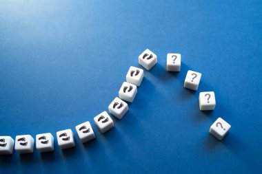 Şimdi nereye gideceğiz? Zirveye ulaş ve hedefini kaybet. Saldırıya ve güç eksikliğine dayanamadı. Başarısızlık ve kayıp. Eğilimde keskin bir değişiklik. Devam etme motivasyonunu ve hissini kaybet.