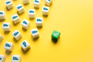 Aktarım ve ithalat için izin istiyorum. Sınırların ötesinde mal ve mal ticareti sorunsuz. Yönetmelik ve gümrük şartlarına uyun. Uluslararası ticareti kolaylaştırmak için. Kısıtlamaları kaldır