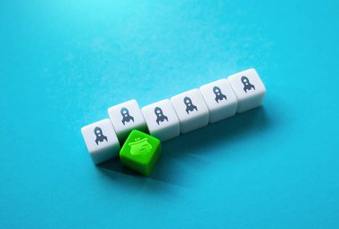 Bir girişimin başarıyla başlatılmasına yatırım yapın. Yeni sınırlar keşfetmek, bilimsel zorlukları yenmek. Yeni uzay yarışı. Umut verici bir proje seçin ve yatırımlarınızı kaybetmeyin.