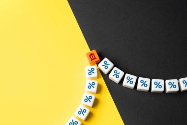 Banka kredileri ve mevduatları. Dengeyi koru ve kârlı kal. Başarı ve sürdürülebilirlik. Nakit para ve bankacılık terfileri. Kapitalizasyon ve muhasebe. Borç ve kredi.