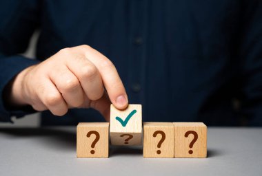 Verileri doğrula. Bilgi doğrulama. Gizemi çöz, bilmeceyi çöz. İlk kanıt parçası. İş öncelikleri sıralaması. Başarı sürecinde. İlk görevi tamamla ve devam et..