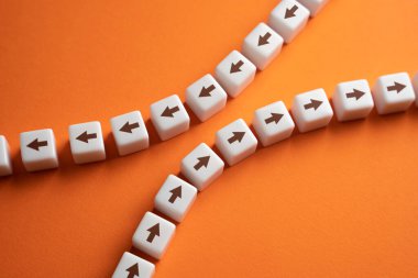 Kesişme. Temastan kaçının. Başkalarının çıkarlarına zarar verme. Çatışmadan kaçının. Karşılıklı anlayış. İlişkiler. Yer açın, özerklik ve saygı gösterin. Beklenmedik bir felaket..