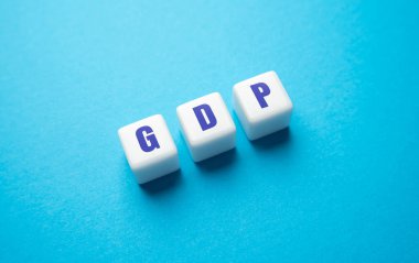 Kelime Gsyh ile ahşap bloklar ( Gayri safi yurtiçi hasıla ). Belirli bir zaman diliminde üretilen tüm nihai mal ve hizmetlerin piyasa değerinin finansal ölçüsü.