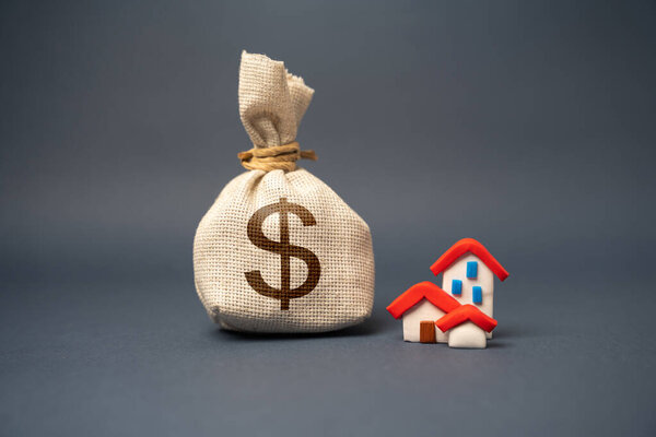 Дом и сумка с деньгами. Инвестиции в недвижимость. Заключи сделку. Страхование имущества. Налоги. Общий бюджет. Финансовая поддержка. Жилой фонд и инфраструктура. Прибыль.