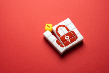 Güvenliği hackliyorum. Savunma çöküşü. Korunma tahribatı. Tehditlere karşı hassasiyet. Baskı ve bozulma. Savunma sistemlerini etkisiz hale getirmek için araçlar. Hassas veri sızıntısı tehdidi.