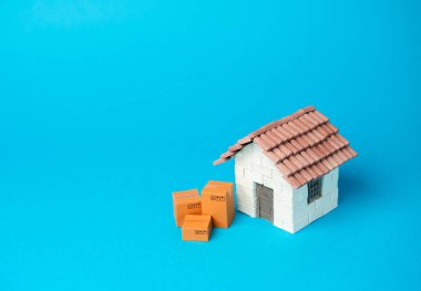 Ev ve kutular. Ev teslimatı. Ev taşıma servisi. Çevrimiçi emirler.