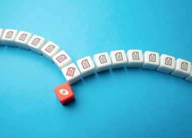 Bilgiye yetkisiz erişim. Sırları ve skandalları açığa çıkarmak. Gizli belgeler ve şirket gizli bilgileri hakkında casusluk. Kişisel bilgi sızıntısı tehdidi. Endüstri ve finansal casusluk.