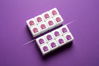 Mağazaların iki farklı şirkete ayrılması. Şirket işlerinin bölünmesi ya sahiplerinin boşanması ya da ortakların ayrılması yüzünden. İşin bir kısmının satışı..