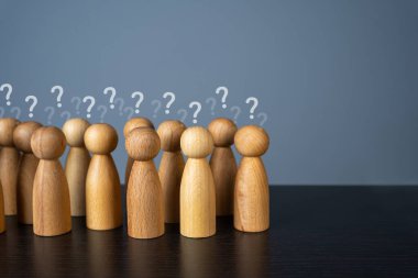 İnsanlar soru sorar. Cehalet ve sanrı. Referans noktaları ve fikir liderleri eksikliği. Şekil değiştiren insanlar kütle, atomalaştırılmış toplum. Anketler ve testler. Olan biteni yanlış anlama..