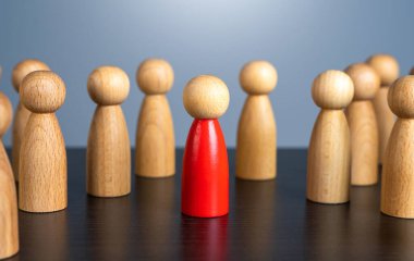 Etrafı kalabalıkla çevrili. Yabancı, göz alıcı. Farklı, özel. Bulaşıcı hastalık yayılma tehdidi taşıyor. Toplu dokunulmazlık. Sosyal mesafe. İzinsiz giriş tespit edildi