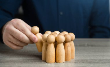 Aday havuzundan işçi seçmek. İnsanları bir grup figürden ayırın. Yeni bir takım oluşturun. Yeni üyelerin entegrasyonu. Bir topluluk kurduk. Kiralıyorum. Müşterileri gruplara böl.