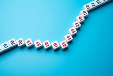 Bankalar krizde. Devletin ve iktidar kurumlarının çöküşü. Finansal sistemin çöküşü. Stres testi. Ekonomik çöküş. Bankacılık sisteminde istikrarsızlık.