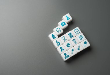 İlaç ve sağlık hizmetleri. Sağlık sigortası. Tıbbi masrafları, tedavileri ve hastane masraflarını karşılayan kapsamlı bir sigorta sağlanması.