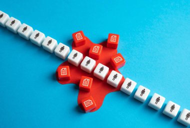 Bürokratik cehenneme git. Bürokrasi. Yetkili ve yöneticilerin sayısını verimliliğin zararına yükselt. Daha yavaş karar verme. Organizasyonlar daha karmaşık hale geliyor.