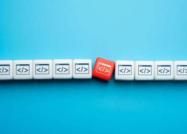 Yazılım hatası. Sorun çıkartıyor. Programlama. Yazılımın arızalanmasına neden olan hata ya da arıza. Hata ayıklama, test ve kod gözden geçirme. Genel sistem hatası.