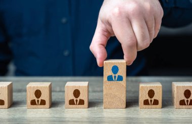 Başarılı bir çalışanı terfi ettir. Kariyer gelişimi. Maaşları arttırıyorum. İşgücü verimliliği artıyor. Grup becerileri gelişiyor. Eğitim ve geliştirme. Yetenekli ve umut verici. Satıcılar arasındaki rekabet.