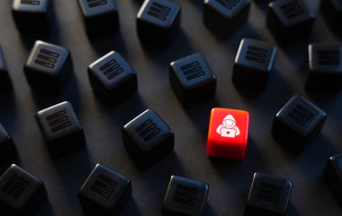 Bir hacker sisteme ve sunuculara giriyor. Kullanıcıların dijital varlıklarına izinsiz erişim sağla. Siber suçlara karşı savaş. Siber güvenlik. Hırsızlık ve hasardan verileri korumak. Endüstriyel casusluk.