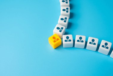 İşletme lideri takımı ileri götürür. Liderlik ve yön belirleme. Örneğinle diğerlerine ilham ver. Ekibi yönet. İşbirliği ve takım çalışması. Girişim yap. Amaçlıydı. Yeni ufuklar aç