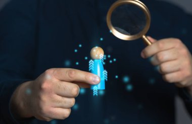 Terfi ettim. Yeteneklerinin gelişimi. Gelişim hızı yüksek ve kariyer basamaklarını tırmanıyor. Liderlik becerileri. Yüksek mevki için bir çalışan seçin. Kariyer gelişimi ve sosyal kalkınma.