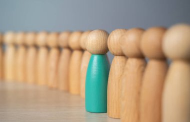Yoldan çekil ve kendini tanıt. Gönüllü olarak. Liderlik becerileri. Cesaret ve yeteneklerine güven. Harekete geçmek için ilk adımı at. İş arama ve kiralama. Eşsiz ve özel.