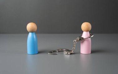 Bir erkek, bir kadınla olan ilişkisinden kurtulur. Partnerinden ayrıl. Aile içi şiddet mağdurları için taciz içeren ilişkilere, sosyal yardıma ve manevi desteğe son vermek. Yeni bir hayata başla.