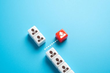 Casusu tanımla. Endüstriyel finansal casusluktan iş kurtarın. Yıkım, sabotaj. Çalışma sürecinin ihlali. Şirket bilgilerinin sızdırılmasını durdurun. İspiyoncuları temizleyin..