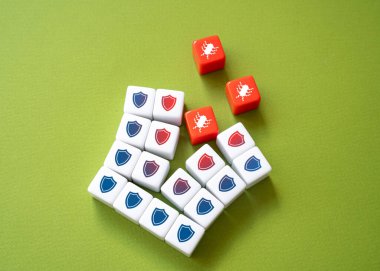 Bilgisayar virüslerinden ve böceklerden korunmak. Kritik bilişim altyapısı güvenilir koruma altında. Melez savaşları ve siber uzayda özel operasyonlar. DDoS saldırılarının kararlılığı