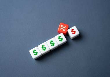 İndirim ve fiyat indirimi. Sadakat programı, düzenli müşterilere indirim. Fiyat düşüşü. Fiyatı düşürüyorum. Satılık.