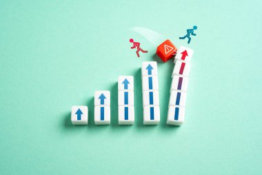 Ciddi bir ilerleme ve iş aksaması sorunu. Politik ve güç entrikaları hasara yol açar. Seçimlere müdahale. Rekabet ve mücadele. Üst yönetim tarafından sorumluluktan kaçınma