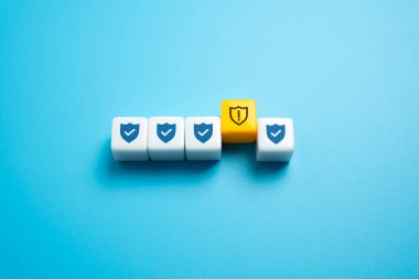 Güvenlik tehdidi. Sistemdeki zayıf noktaları bul ve düzelt. Siber güvenlik. Bilgisayar korsanları, virüsler ve internet saldırıları etkisiz hale getiriliyor. Finansal ve endüstriyel casusluk.