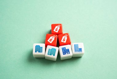 Yüksek ev fiyatları emlak piyasasına zarar veriyor. Ticari alan ve konut kiralamak için yüksek fiyat. Ekonomik koşullar kötüleşiyor. Aşırı ısınmış pazar.