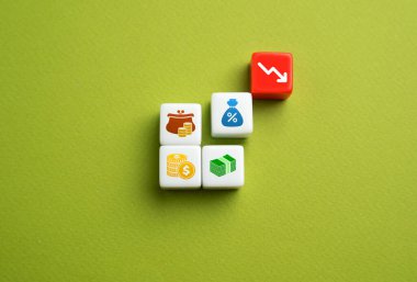 Enflasyon veya yüksek kayıplar nedeniyle sermaye azaltımı. Beklenmedik harcamalar. Mal varlığının değer kaybı. Kayıpların acısını çekmek için. Yatırımları boşaltmayın. Kötü yatırım kararları