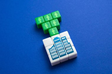 Bir iş şirketi için yeni çalışanlar işe al. Personeli genişlet, yeni bölümler aç. Çalışmak için yeni uzmanlar seçin.